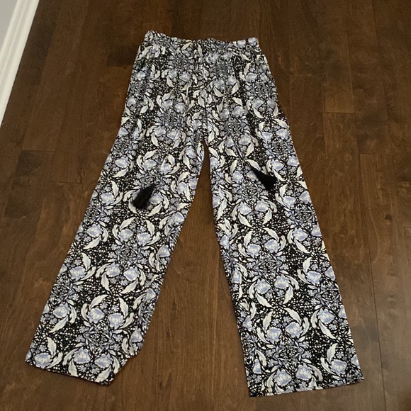 Luna Pants two side pockets with Tasso , elastic waist ban . Size s  never worn. - Picture 3 of 10